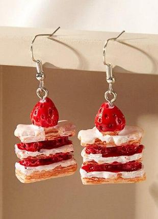 Оригинальные серьги золотистые с подвеской в виде пирожных "сakes"