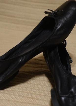 Легкі чорні шкіряні балетки з декоративним бантом bata швейцарського 39.