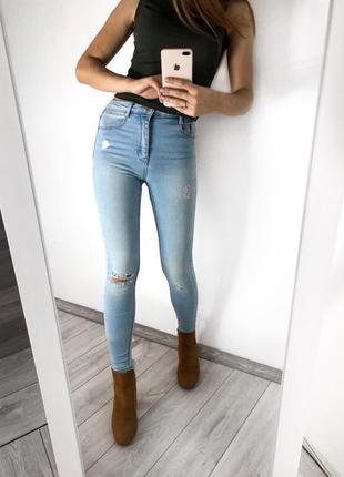 Круті джинси скінні stradivarius super high waist