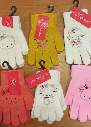 Перчатки детские для девочек на 5-8 лет, с рисунком из страз kitti, с бабочкой, утепленные внутри, разные цв.