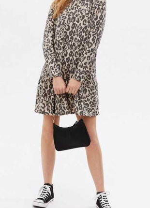 Теплое платье девочке леопардовый принт длинный рукав черно-белое yigga