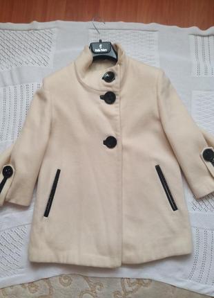 Пальто женское молочный цвет с карманами