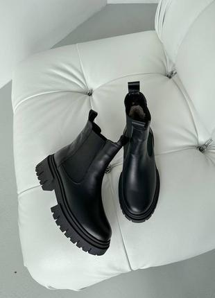 Стильні топові чорні жіночі черевики челсі короткі зимові,шкіряні з хутром,натуральна шкіра і хутро5 фото
