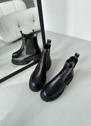 Стильні топові чорні жіночі черевики челсі короткі зимові,шкіряні з хутром,натуральна шкіра і хутро9 фото
