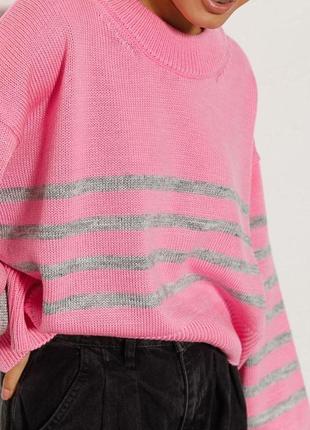Женский вязаный розовый джемпер со светло-серыми полосками оверсайз modna kazka mkar200226-15 фото