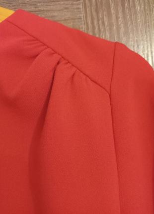 Красное платье свободного кроя с манжетом.3 фото