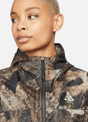 Оригінальна жіноча вітровка nike acg «windproof printed jacket»2 фото