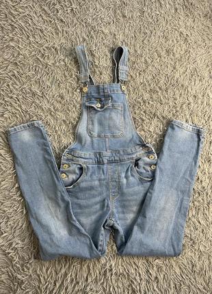 Джинсовый комбинезон. комбинезон zara. детский джинсовый комбинезон