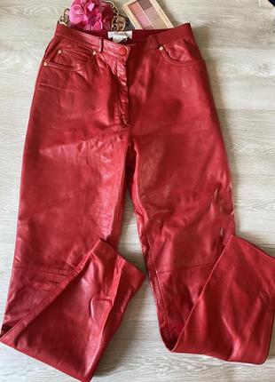 Красные кожаные брюки1 фото