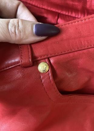 Красные кожаные брюки2 фото