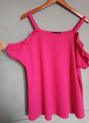 Яскрава майка . з воланами . блуза з відкритими плечима .