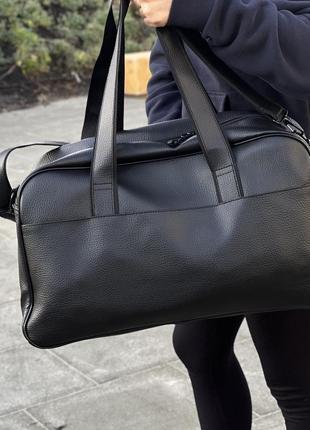 Спортивная женская сумка для тренировок вместительная дорожная черная, на 25л