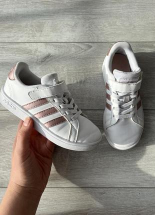 Білі шкіряні кросівки adidas grand оригінальні кросівки на липучках білі з пожвавим 30р кросівки для дівчики