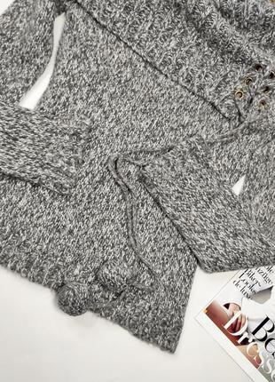 Свитер женский серого цвета меланж связан от бренда clockhouse s3 фото