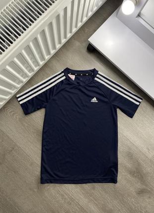 Спортивна футболка adidas