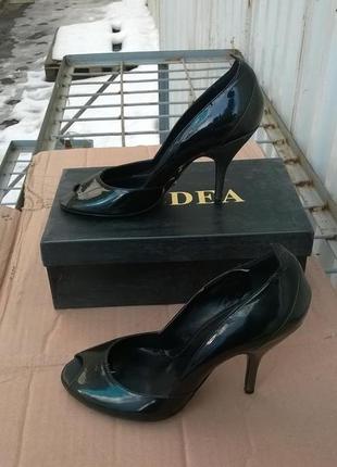 Женские туфли.