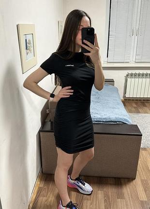 Новое платье по фигуре с затяжкой сбоку