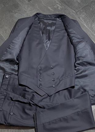 Дорогий костюм ручной работы