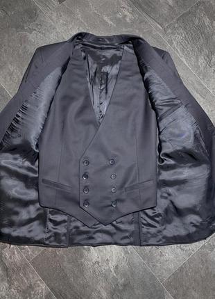 Дорогий костюм ручной работы