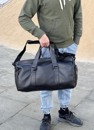 Спортивна / дорожня чоловіча сумка з кишенею для взуття на 2 відділення з екошкіри, чорний колір