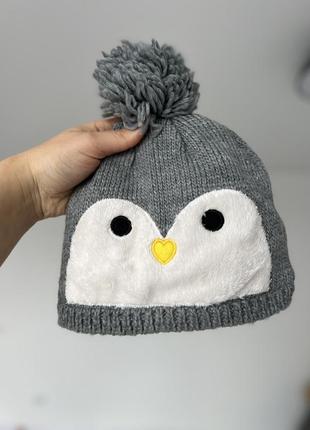Зимова шапка пінгвін шапка утеплена вʼязана шапка з помпоном пінгвін