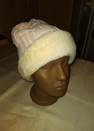 Теплая пудровая шапочка многофункциональная