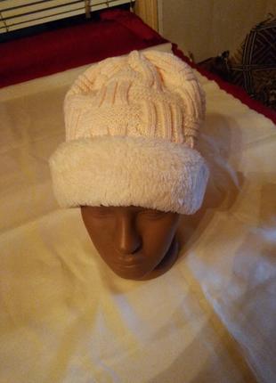 Теплая пудровая шапочка многофункциональная