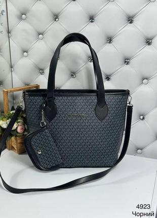 Большая удобная сумка с карман-ключницей на карабине.