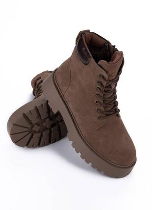 Зимние коричневые ботинки на шнуровках и замке экозамша