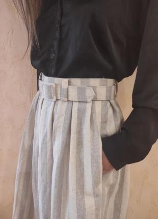 Теплая юбка-миди в полоску с поясом ремешком и карманами5 фото