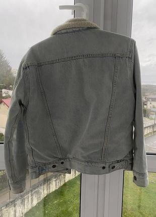 Женская джинсовая теплая куртка levi's2 фото