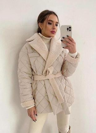 Жіноча стильна, тепленька курточка з оздобленням із барашку7 фото