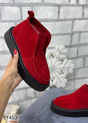 Зимові жіночі замшеві ботинки червоного кольору, трендові жіночі ботинки челсі2 фото