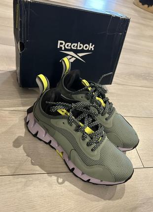 Стильные кроссовки reebok.