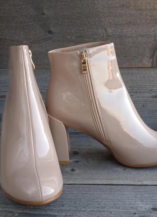 Класичні нюдові лакові бежеві жіночі ботильйони черевики середній каблук полуботинки осінні демі4 фото