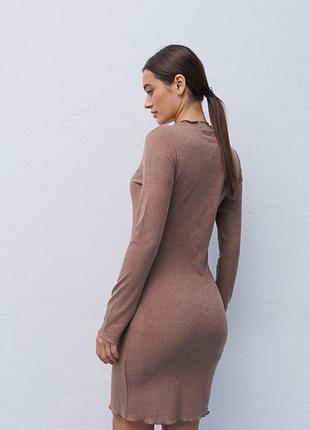 Облегающее короткое платье коричневого цвета4 фото