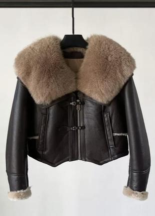 Шикарна вкорочена шкіряна куртка з натуральним хутром