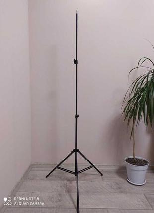 Лампа кольцевая 26 см + штатив.