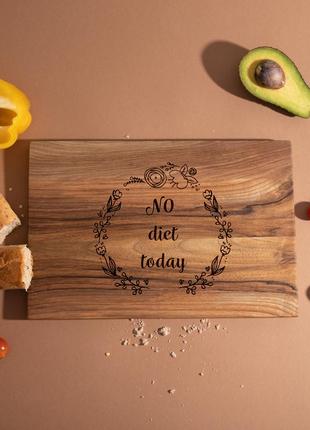 Доска разделочная s "no diet today" из ореха, англійська1 фото