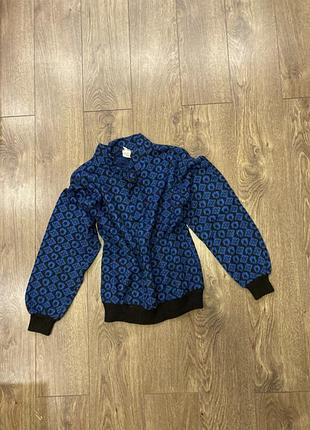 Класичний светр з об'ємними рукавами