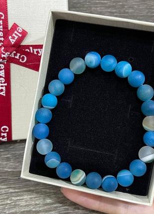 Подарунок дівчині - браслет із натурального каменю синій агат матові гладкі кульки розмір 8 мм у коробочці