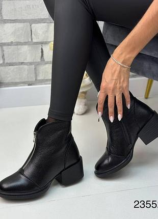 Зимові жіночі шкіряні ботинки чорного кольору, трендові жіночі ботинки на блискавці