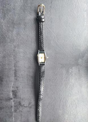 Часы qmax с кожаным ремешком на узкое запястья