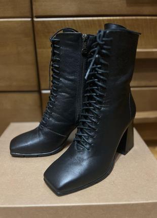 Женские ботильоны на каблуке