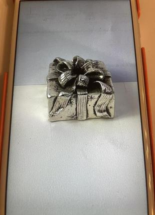 Срібний підсвічник у вигляді подарункової коробки3 фото