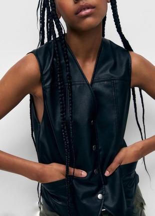 Жилетка из кожзама pull & bear3 фото