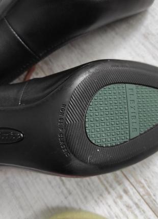 Удобные новые черные кожаные туфли лодочки bata на подошве flexible7 фото