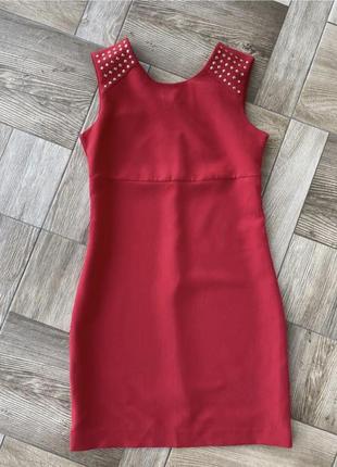 Стильное красное платье размера s