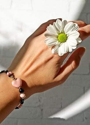 Браслет розовый перламутр + черная шпинель + сердце керамика, гип-на фур-ра цвета серебро d-4х10мм l-18см