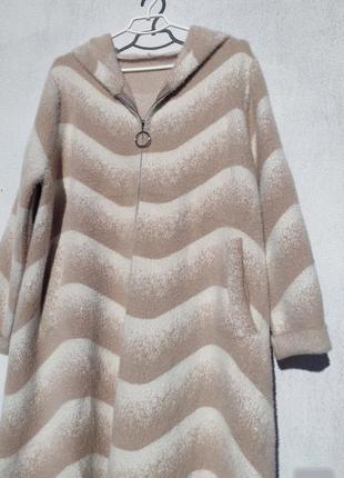 Шикарное очень мягенькое альпаки пухнастое пальто бежевый молочный2 фото